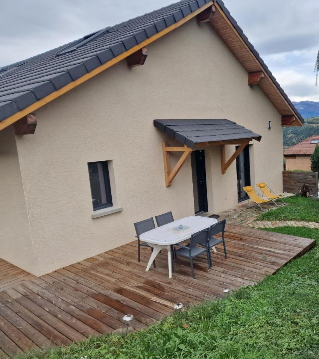Appartement Rez De Jardin Saint-Martin-dʼUriage Exteriör bild